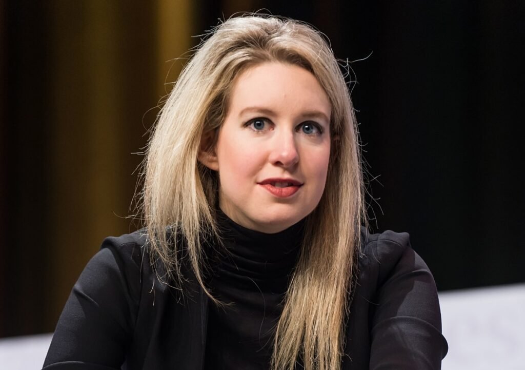 Elizabeth Holmes diz da prisão que ela está 'comprometida' a 'disponibilizar soluções de saúde para todos'