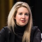 Elizabeth Holmes diz da prisão que ela está 'comprometida' a 'disponibilizar soluções de saúde para todos'
