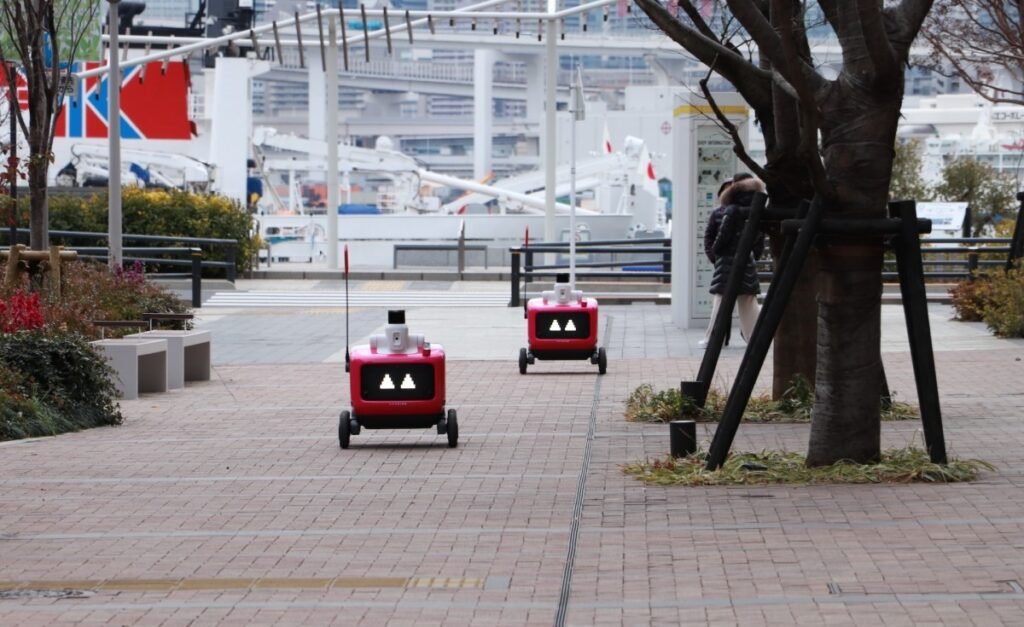 Land Bots de entrega na calçada de Avride no Japão