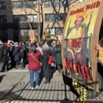 Milhares protestam contra o Doge de Elon Musk em Nova York no Dia dos Presidentes