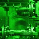 O mundo está em uma crise de poliéster. Uma empresa está tentando reciclar uma saída