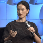 Bluesky rapidamente vendeu da camiseta que seu CEO usava para Troll Mark Zuckerberg