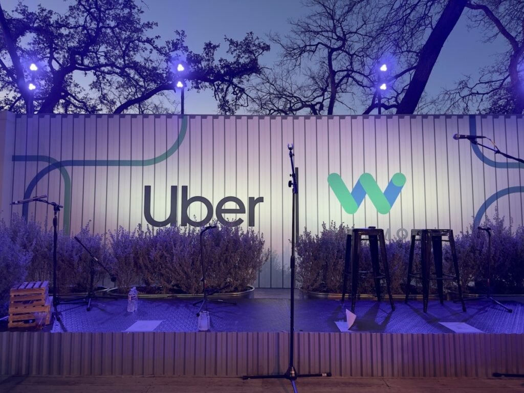 Testando o Uber-waymo robotaxi, Rivian fica com as mãos livres e Travis Kalanick tem av fomo