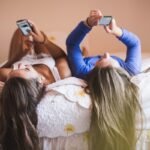 A mídia social não é totalmente terrível para a saúde mental adolescente, diz o estudo