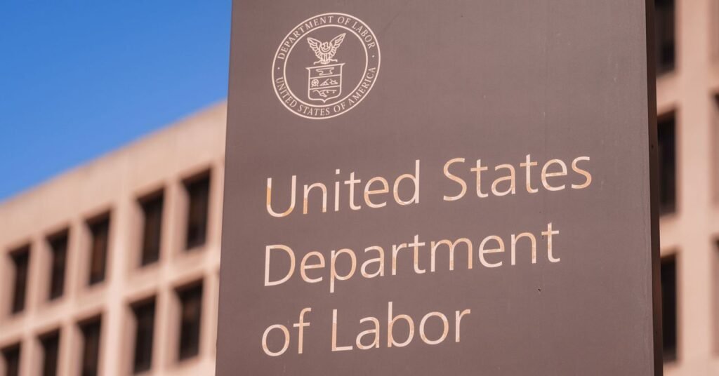 Doge tem acesso a dados sensíveis do Departamento de Trabalho sobre imigrantes e trabalhadores agrícolas