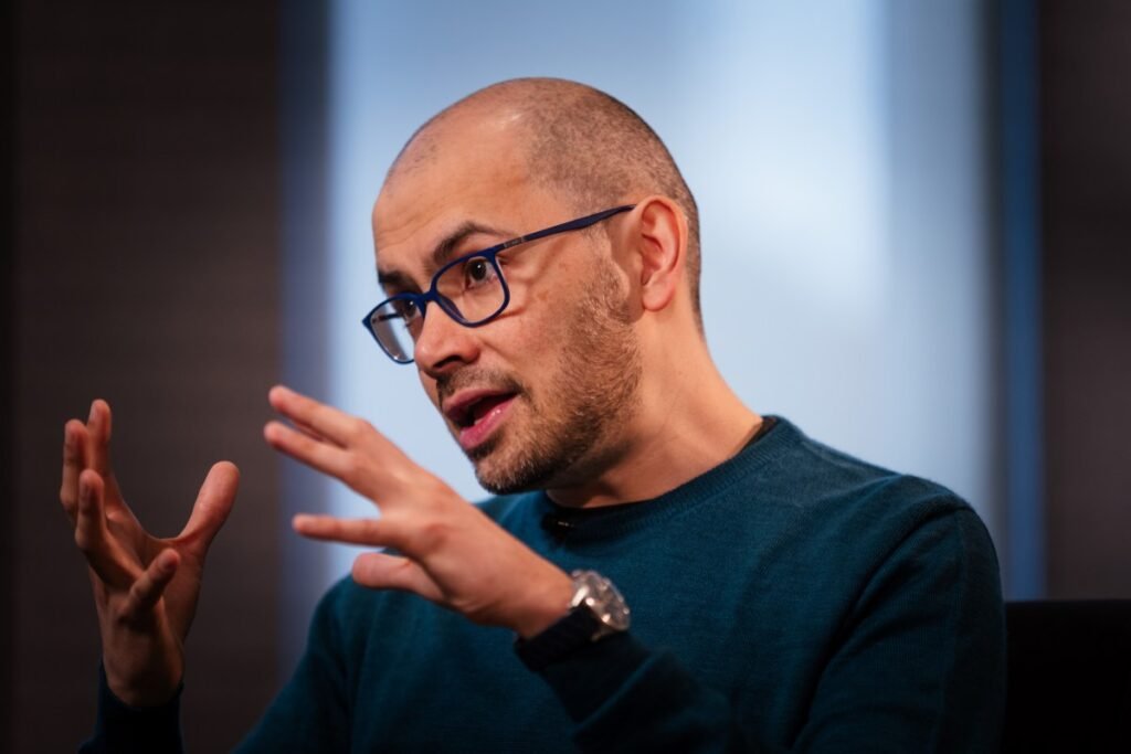 O Google está pagando alguns funcionários da IA ​​para não fazer nada por um ano, em vez de se juntar aos rivais