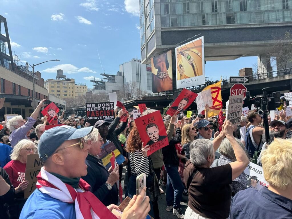 Os protestos anti-Musk agora são um risco oficial para os negócios de Tesla