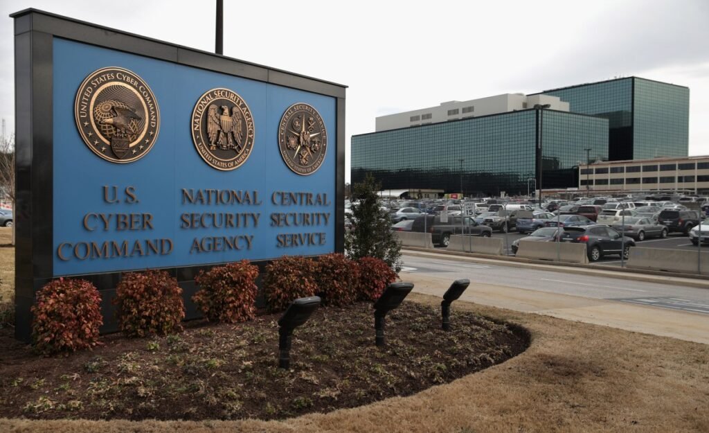 Trump dispara chefe de agência de segurança nacional e comando cibernético