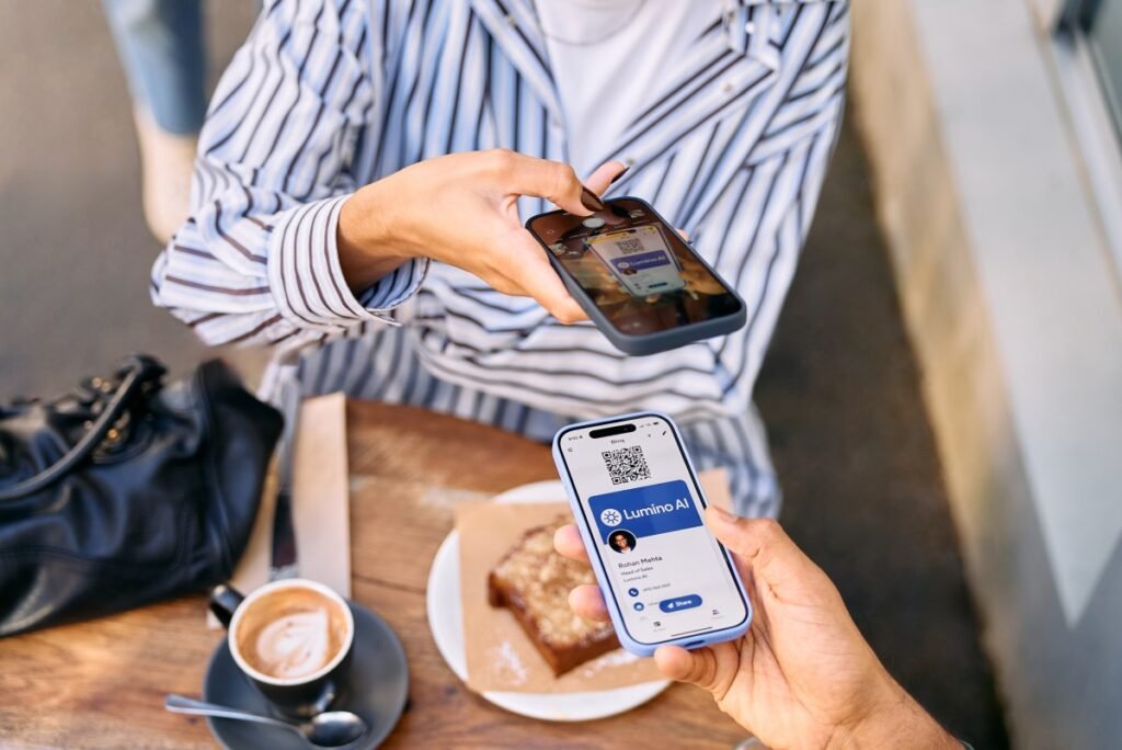 Blinq atende US $ 25 milhões para promover sua missão de fazer cartões de visita passé