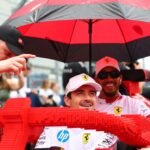 Os motoristas da Fórmula 1 acabaram de acertar na pista nesses carros Lego de tamanho normal