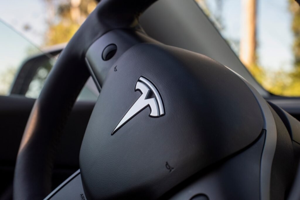 Os planos de Robotaxi de Tesla têm a atenção dos investigadores federais