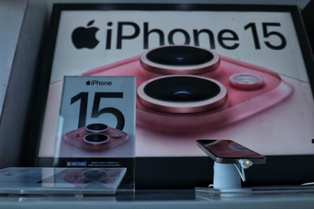 Trump diz ao CEO da Apple para parar de expandir a produção de iPhone na Índia