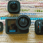 A imagem pode conter: eletrônicos, pessoa e lentes de câmera