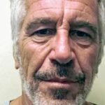 Jeffrey Epstein alegou conhecimento íntimo das opiniões de Donald Trump em textos com o conselheiro de Bill Gates