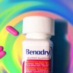 Os jovens estão viajando com Benadryl – e é sempre um momento ruim