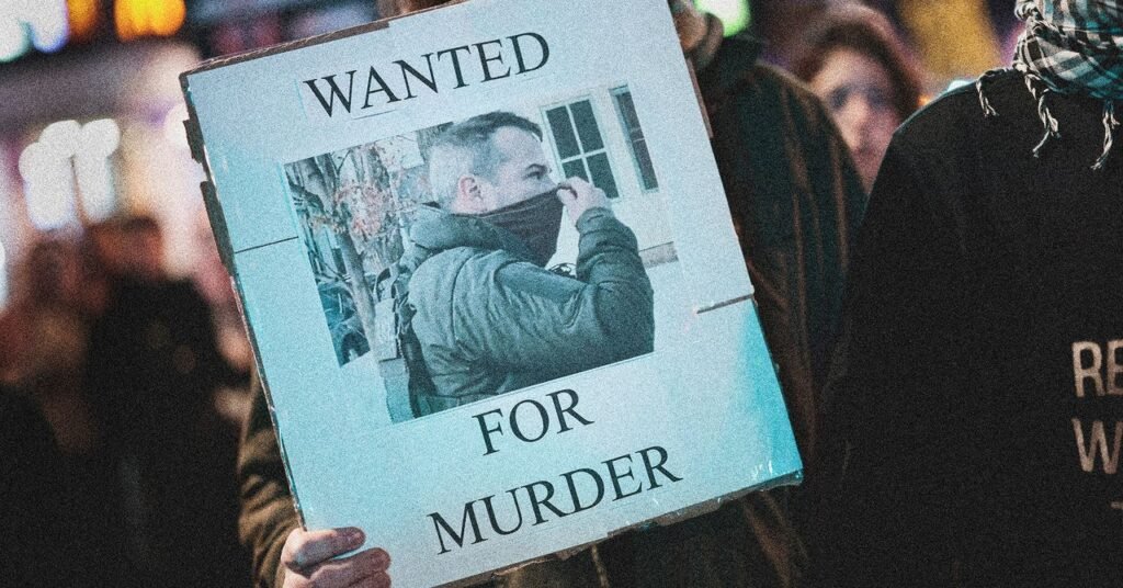 O testemunho juramentado do agente do FBI contradiz as afirmações que Jonathan Ross, do ICE, fez sob juramento