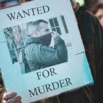 O testemunho juramentado do agente do FBI contradiz as afirmações que Jonathan Ross, do ICE, fez sob juramento