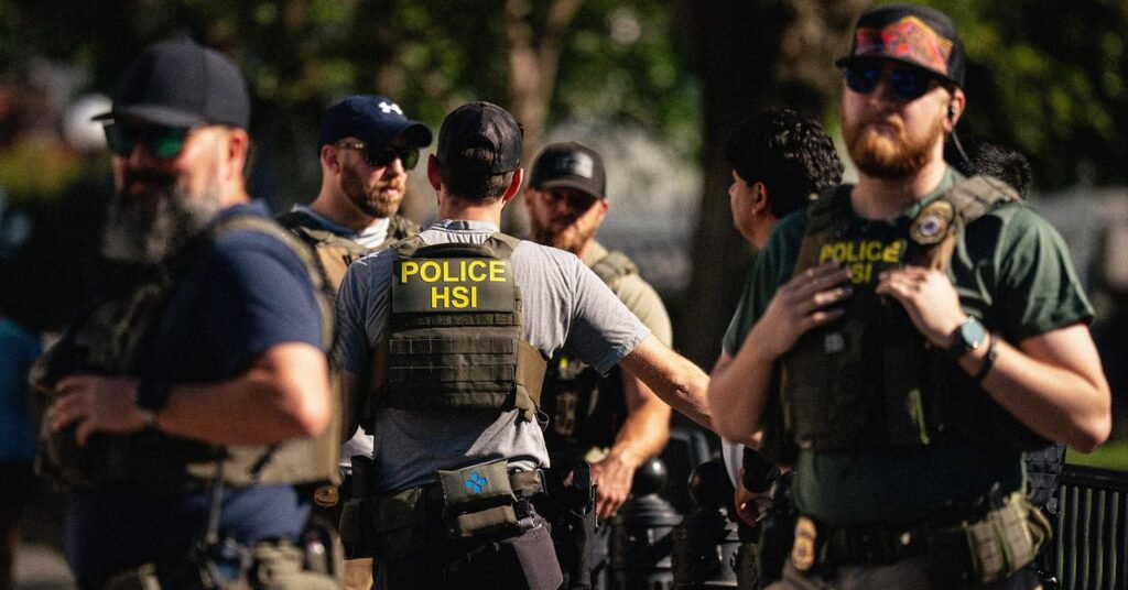 Dentro do Fórum de Segurança Interna, onde agentes do ICE falam merda sobre outros agentes