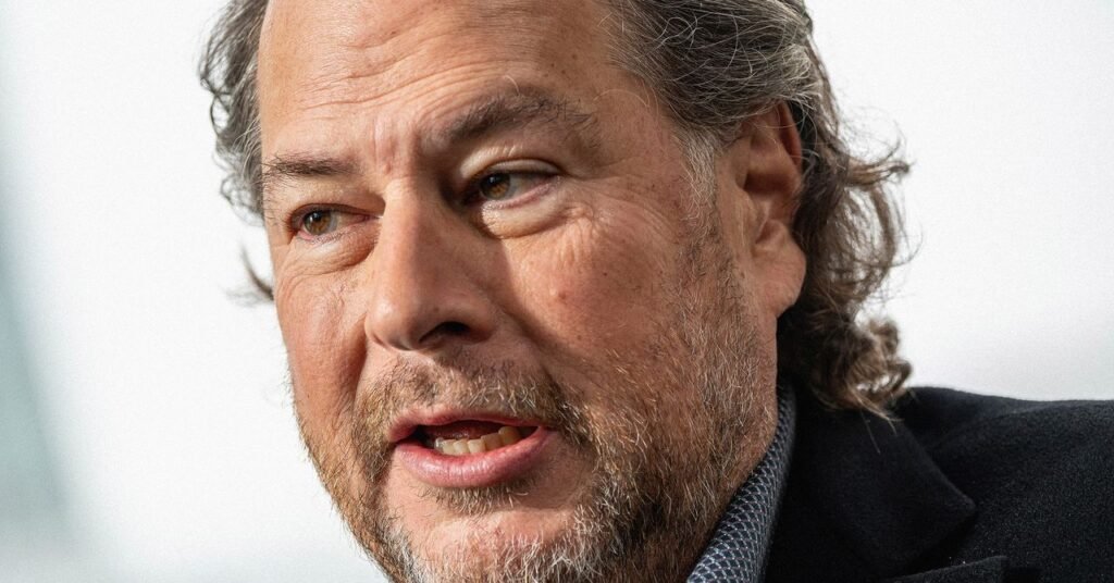 Funcionários da Salesforce distribuem carta aberta pedindo ao CEO Marc Benioff que denuncie o ICE