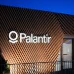 HHS está usando ferramentas de IA da Palantir para direcionar 'DEI' e 'ideologia de gênero' em subsídios
