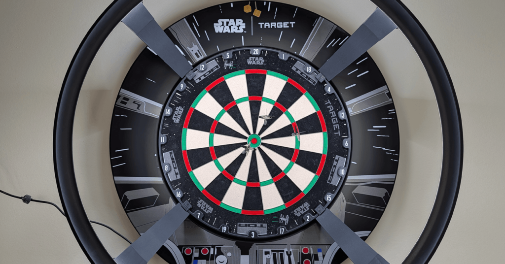 O sistema de pontuação automática Target Darts Omni atinge o alvo