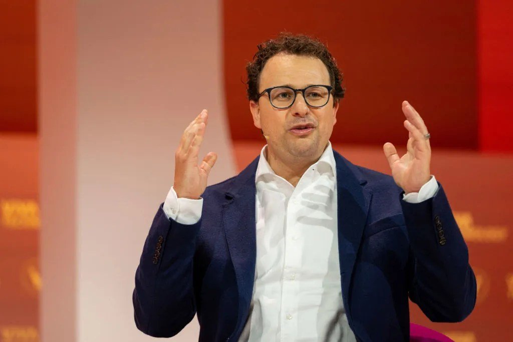 Anthropic processa Departamento de Defesa por designação de risco na cadeia de suprimentos