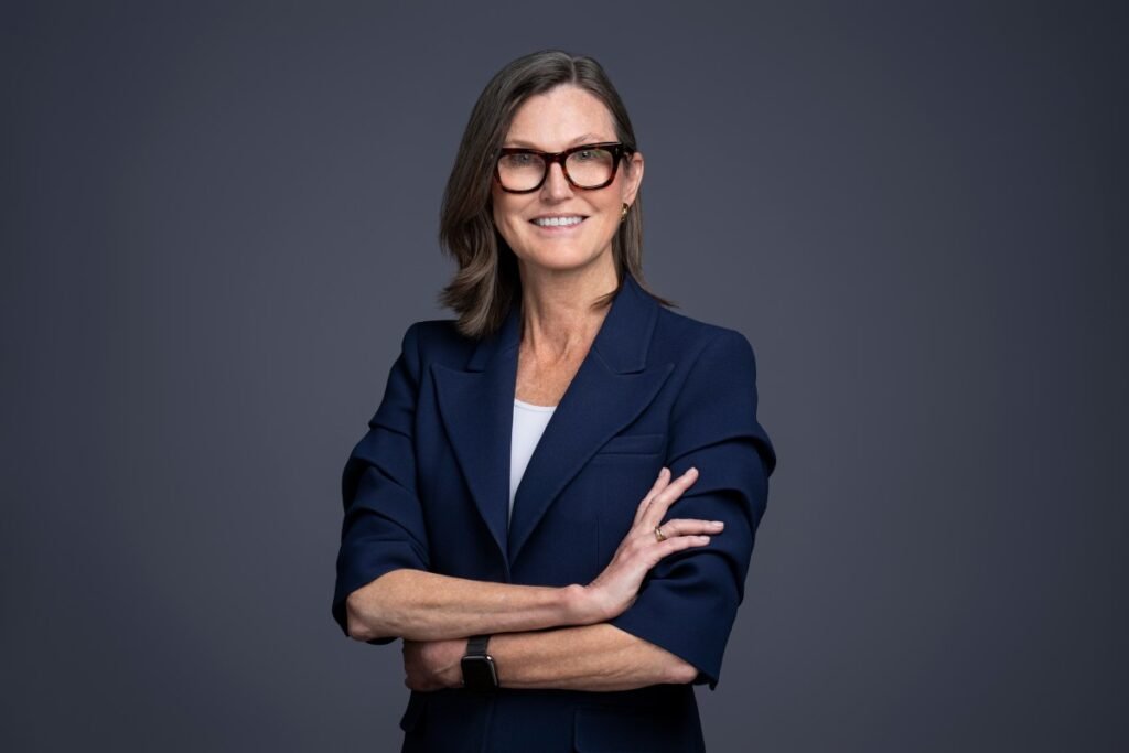 ARK de Cathie Woods faz seu primeiro investimento principal na startup Lucra – e não é IA