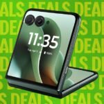 O telefone dobrável aprimorado da Motorola está quase pela metade
