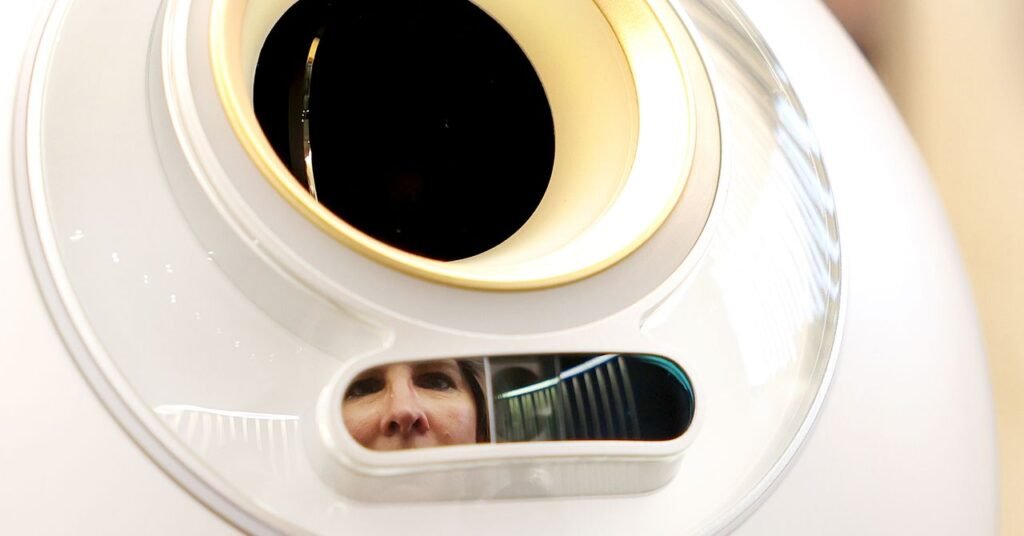 Olhar para o orbe de Sam Altman agora prova que você é humano no Tinder