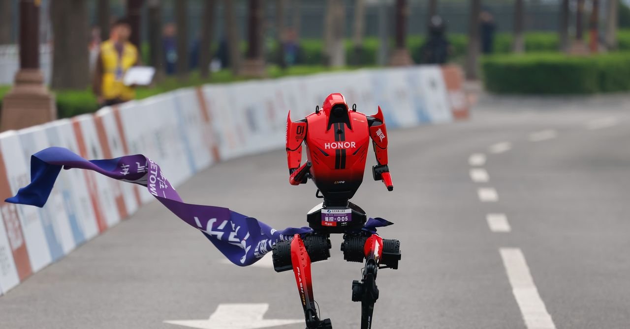 Um robô humanóide estabeleceu um recorde de meia maratona na China