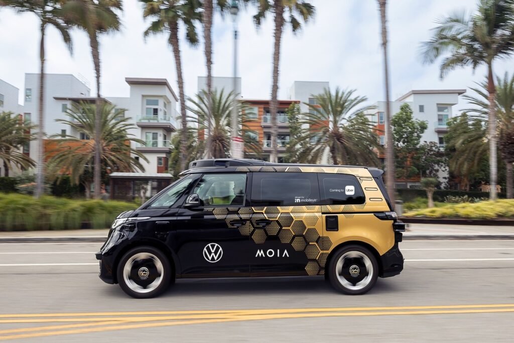 Volkswagen começa a testar seus microônibus autônomos em Los Angeles antes do lançamento com o Uber