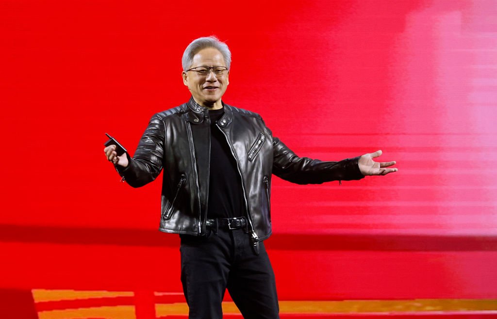 Enquanto os trabalhadores se preocupam com a IA, Jensen Huang da Nvidia diz que a IA está “criando um enorme número de empregos”