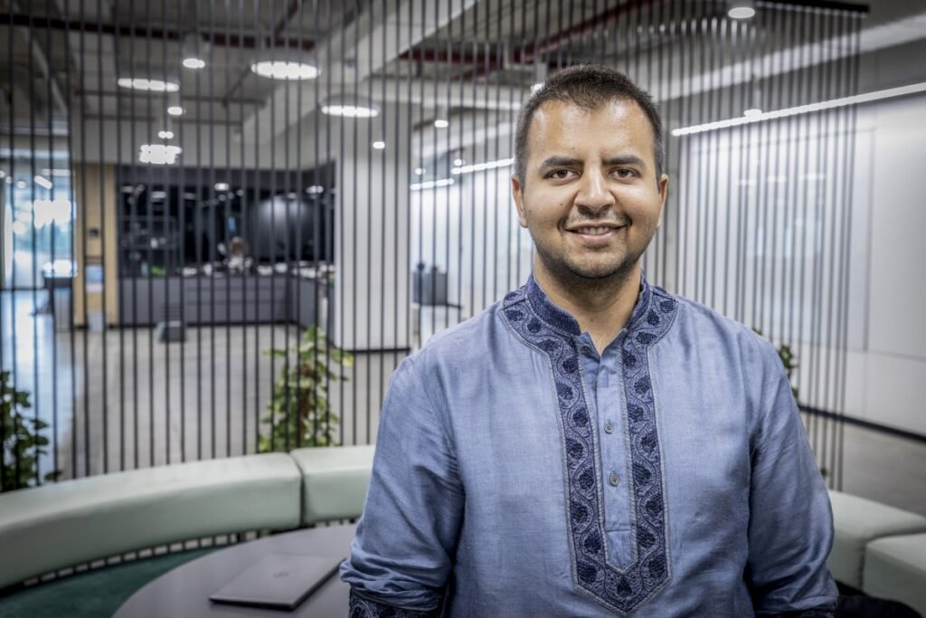 O primeiro unicórnio GenAI da Índia muda para serviços em nuvem à medida que as ambições do modelo de IA enfrentam a realidade