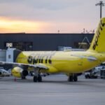 Vamos aceitar: um TikToker se reúne com promessas de comprar a Spirit Airlines após seu colapso abrupto no fim de semana