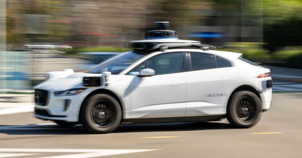 Waymo está tentando reprimir crianças sozinhas em carros sem motorista