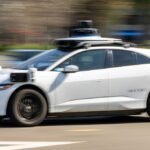 Waymo está tentando reprimir crianças sozinhas em carros sem motorista